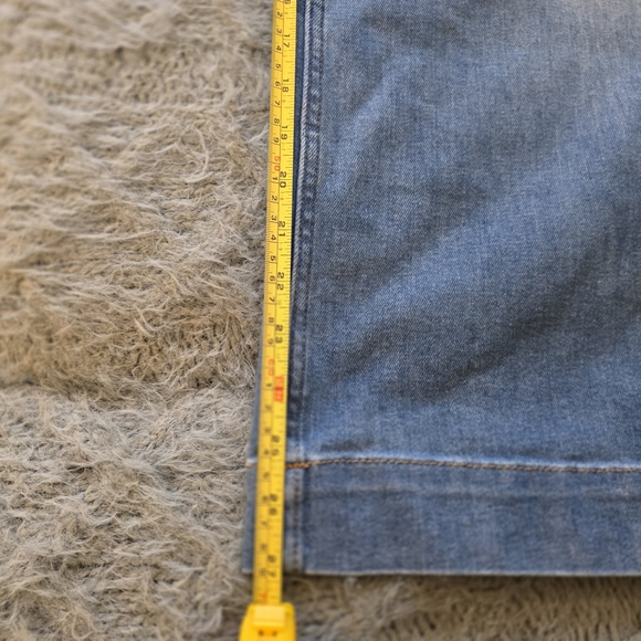 SPANX Wide Leg Cropped Jeans in Light Blue Wash - Picture 5 of 5